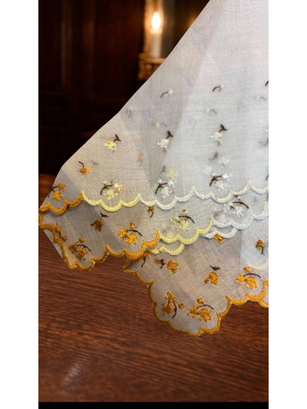 Vintage White Handkerchief With Yellow & White Floral Embroidery And Scalloped E - Picture 4 of 4